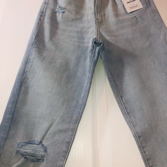 Levi’s juniors “mom jeans” (24) - Picture 4 of 8